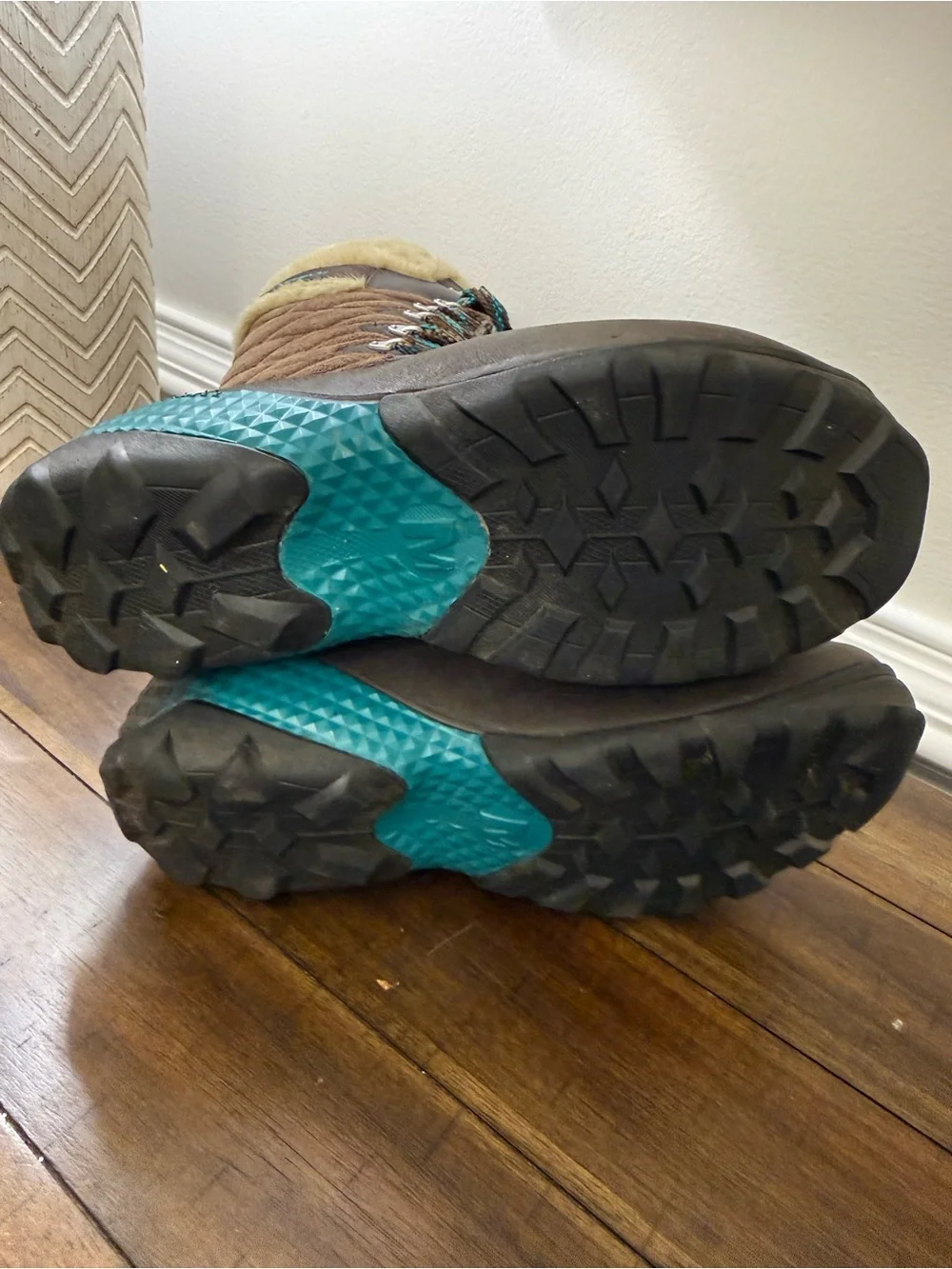 Merrell Women’s Winterbelle Peak Waterproof Boots size 10